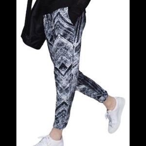 Lululemon Jet Crop Slim Pants Size 4